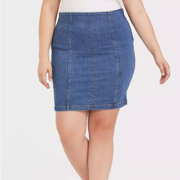 Torrid Seamed Denim Mini Skirt Sz 22 - Picture 1 of 9
